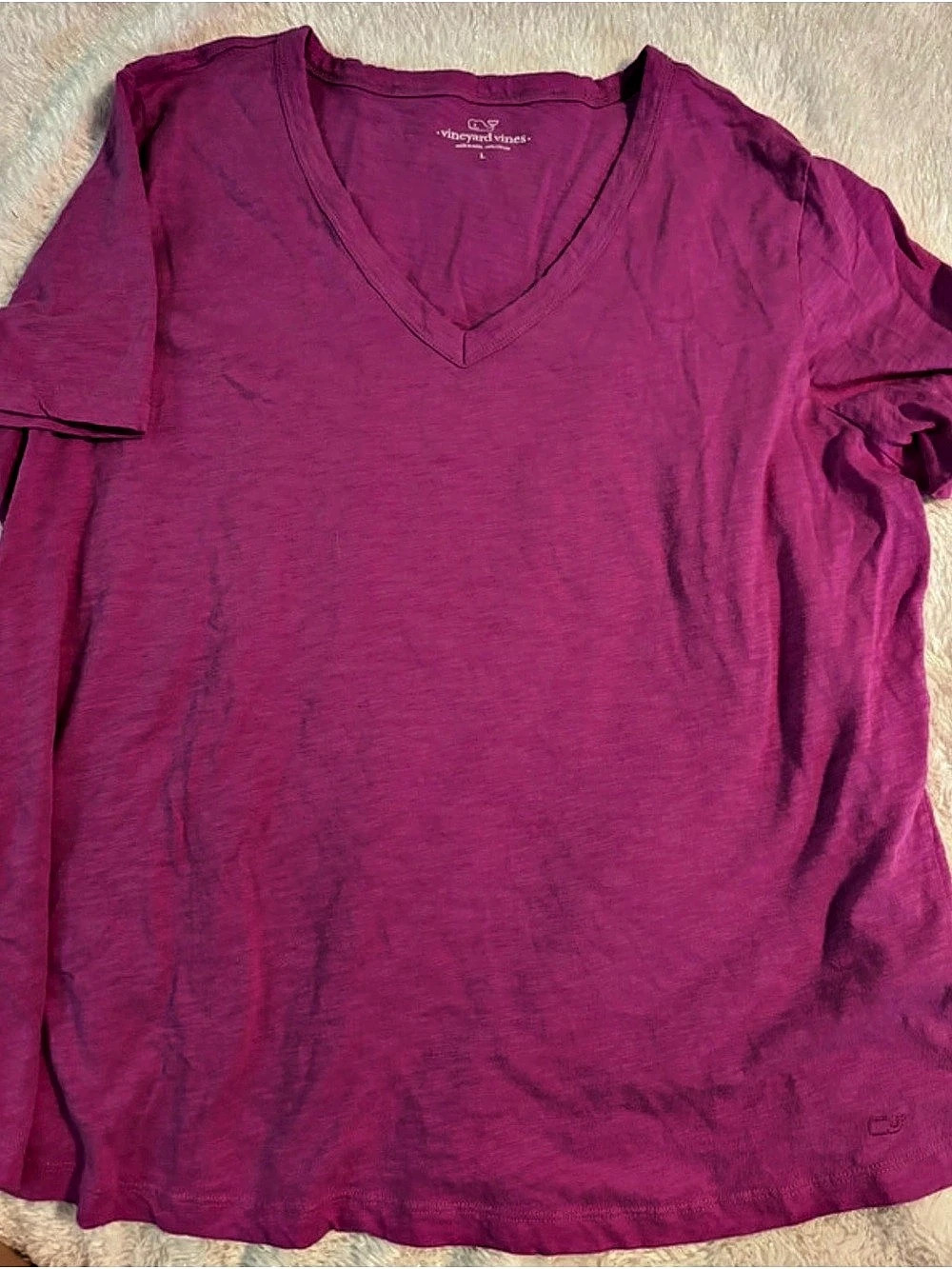 Size large vineyard vines  Short Sleeve V-Neck Tee in Pink